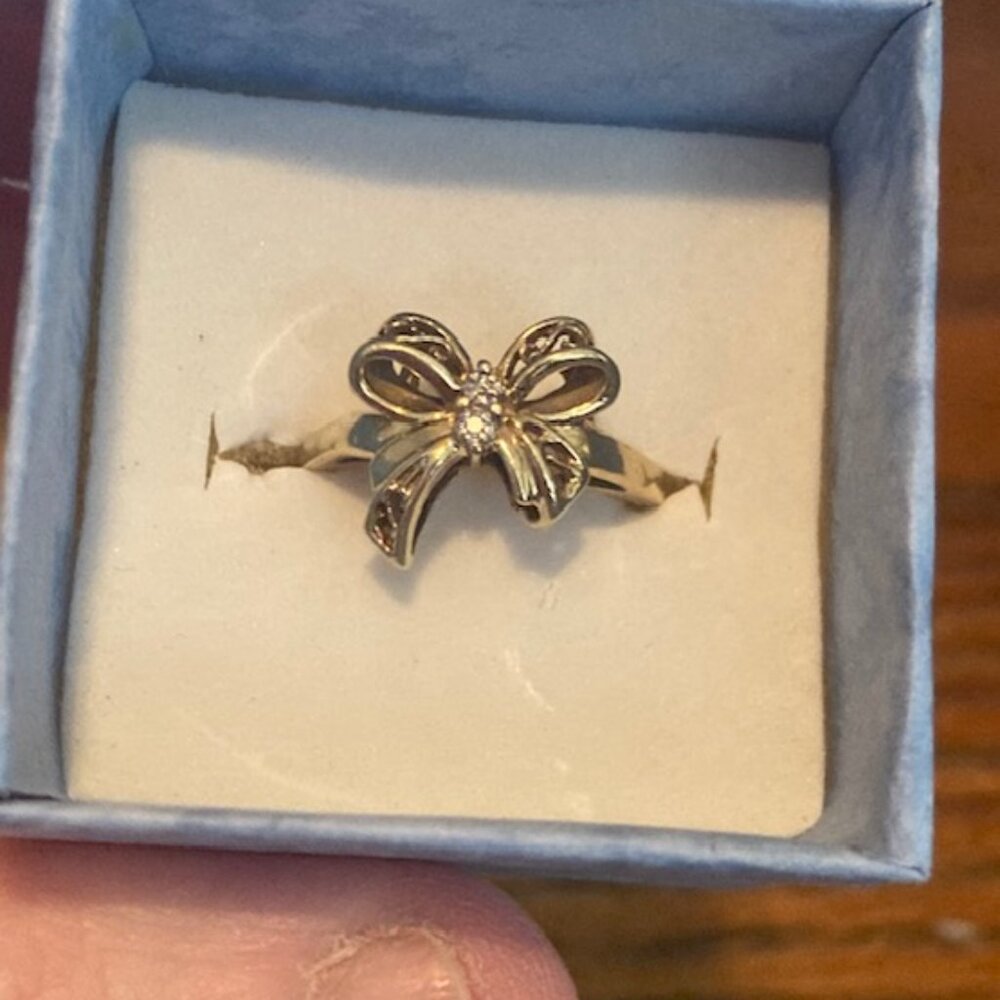 Cute 10K Gold Ring - size 7